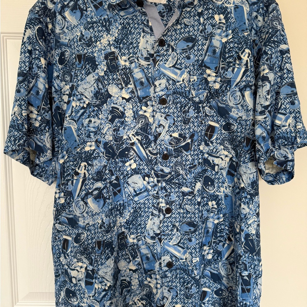 Tommy Bahama Blue and White Casual Shirt island mixer size medium NWT - Picture 2 of 6